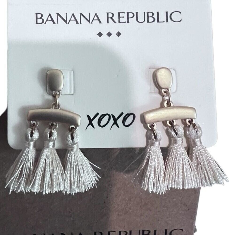NWT & Box Banana Republic Tassel Fringe Earrings - Picture 2 of 2